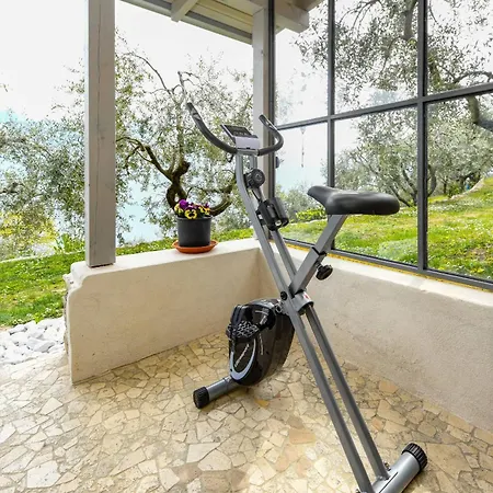 アパート Ciliegia ティニャーレ